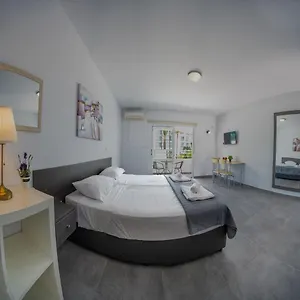 https://nissi-avenue-studio.hotelsatayianapa.com